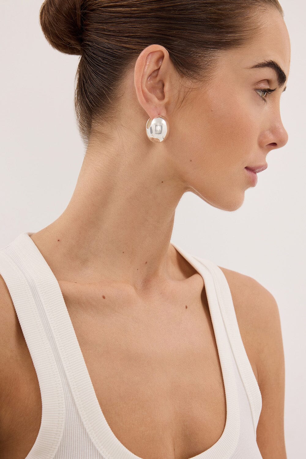 ANNA ROSSI LIGHT SILVER ORBIT HOOP - Image 2