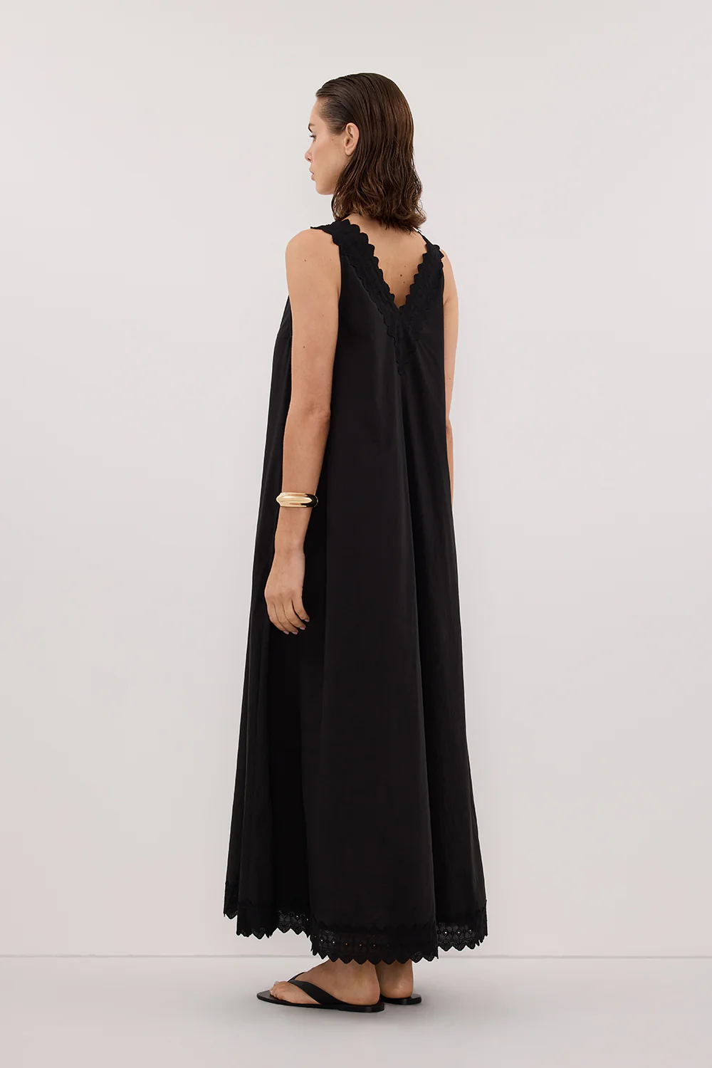 ANNABEL BLACK SLEEVELESS V NECK MIDI DRESS - Image 4