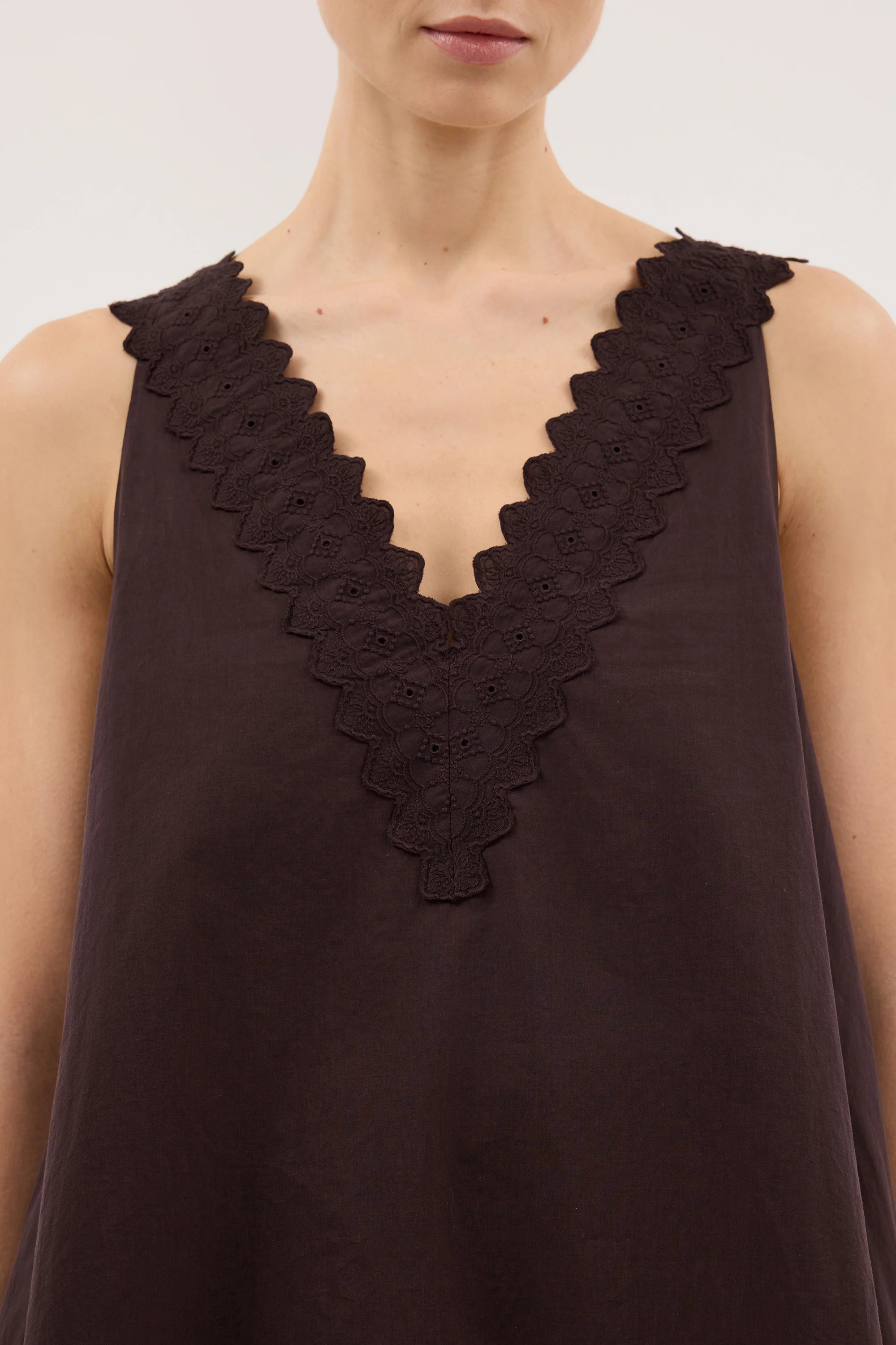 ANNABEL BURNT CHOC V NECK TOP - Image 6
