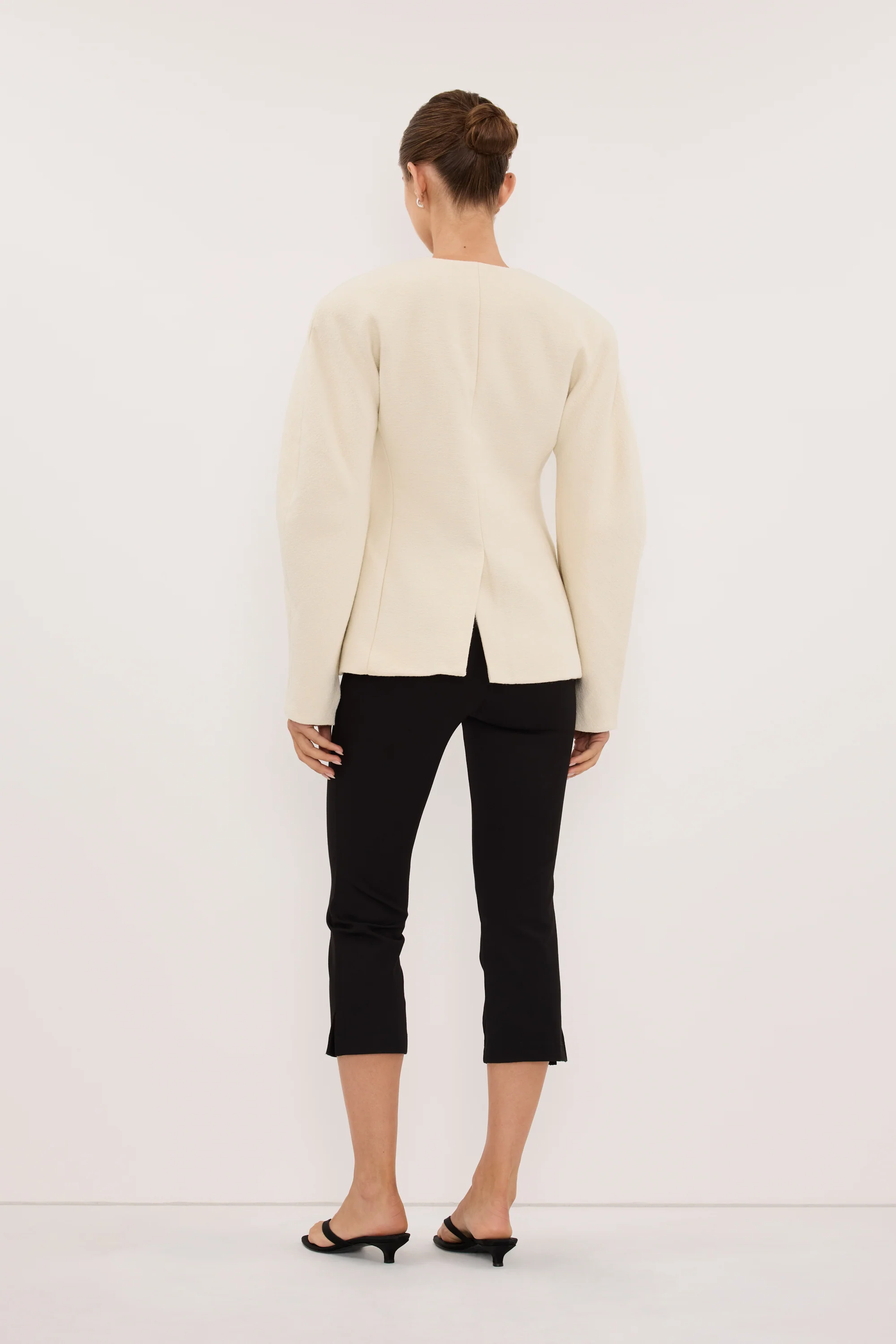 BOBBI CREAM BOUCLE COCOON BLAZER - Image 4