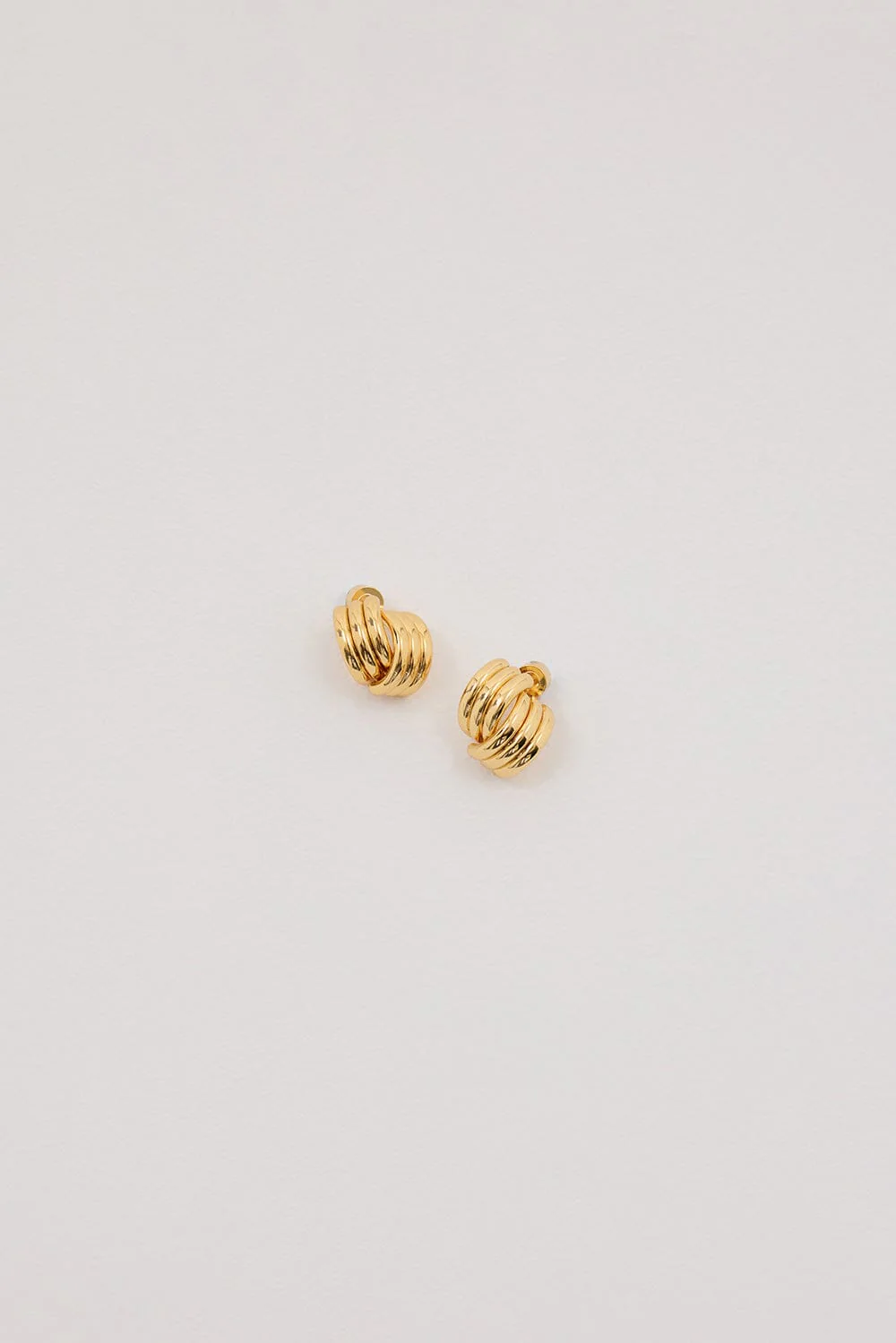 HEAVEN MAYHEM CLOVE EARRING GOLD