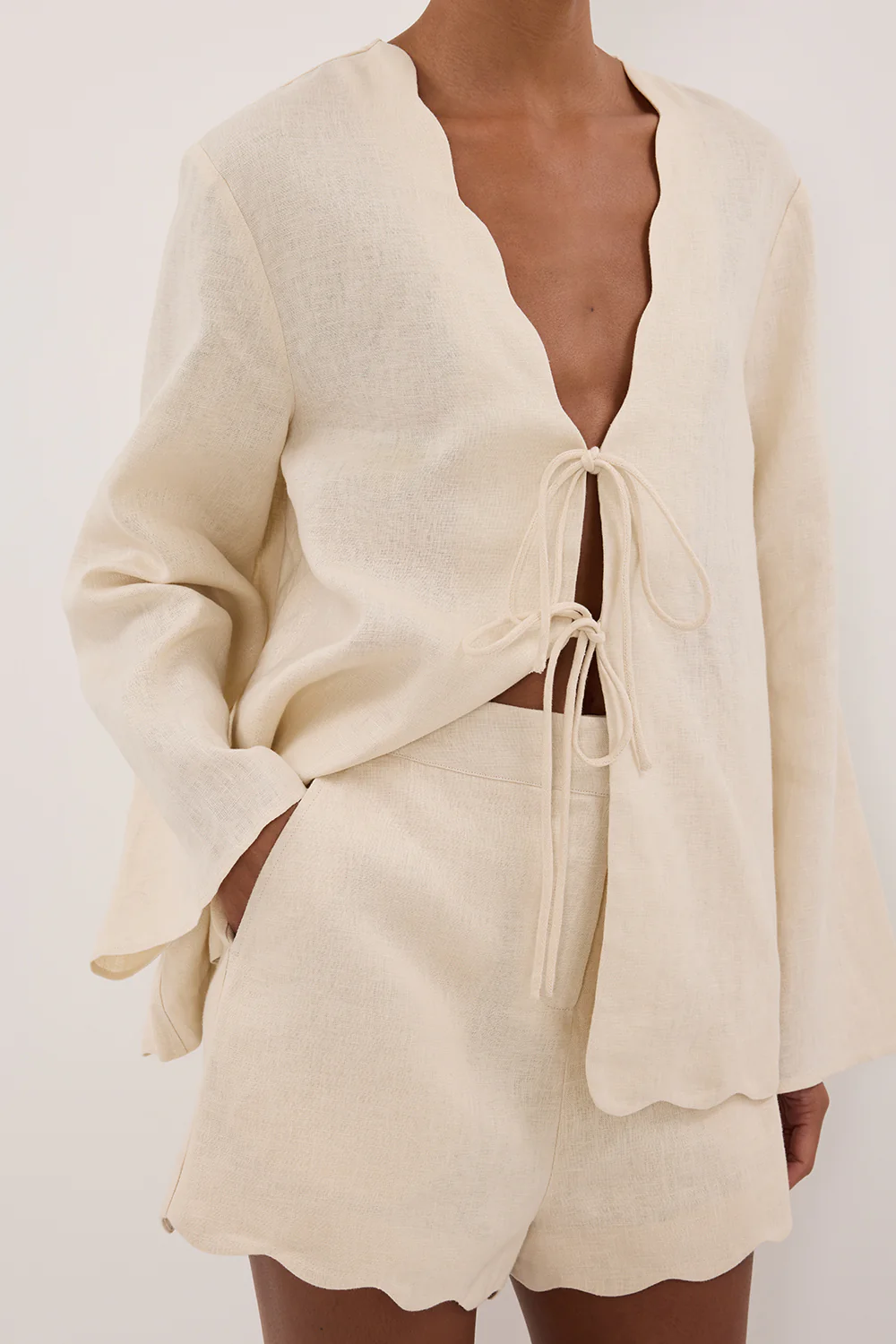 LELA SANDSTONE LINEN SHORT - Image 4