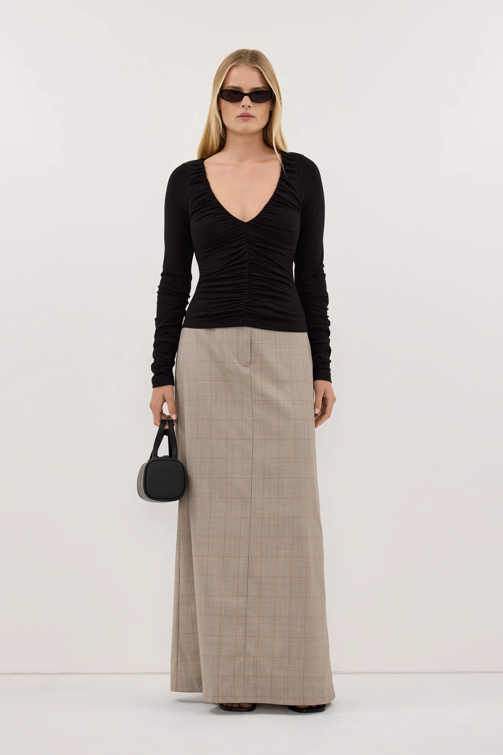 LORNE BLACK V NECK GATHERED TOP