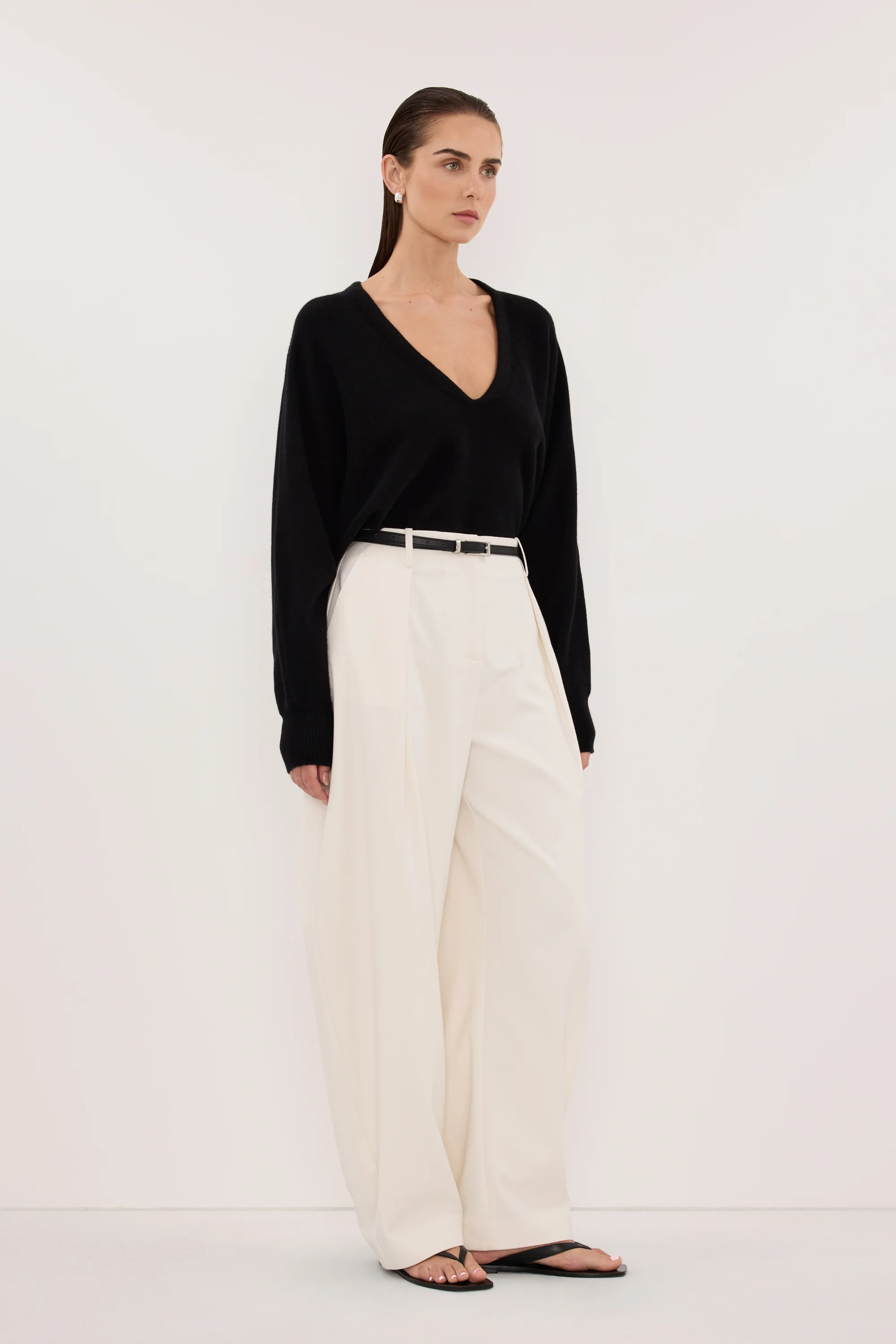 LUMI BLACK V NECK MERINO KNIT JUMPER - Image 3