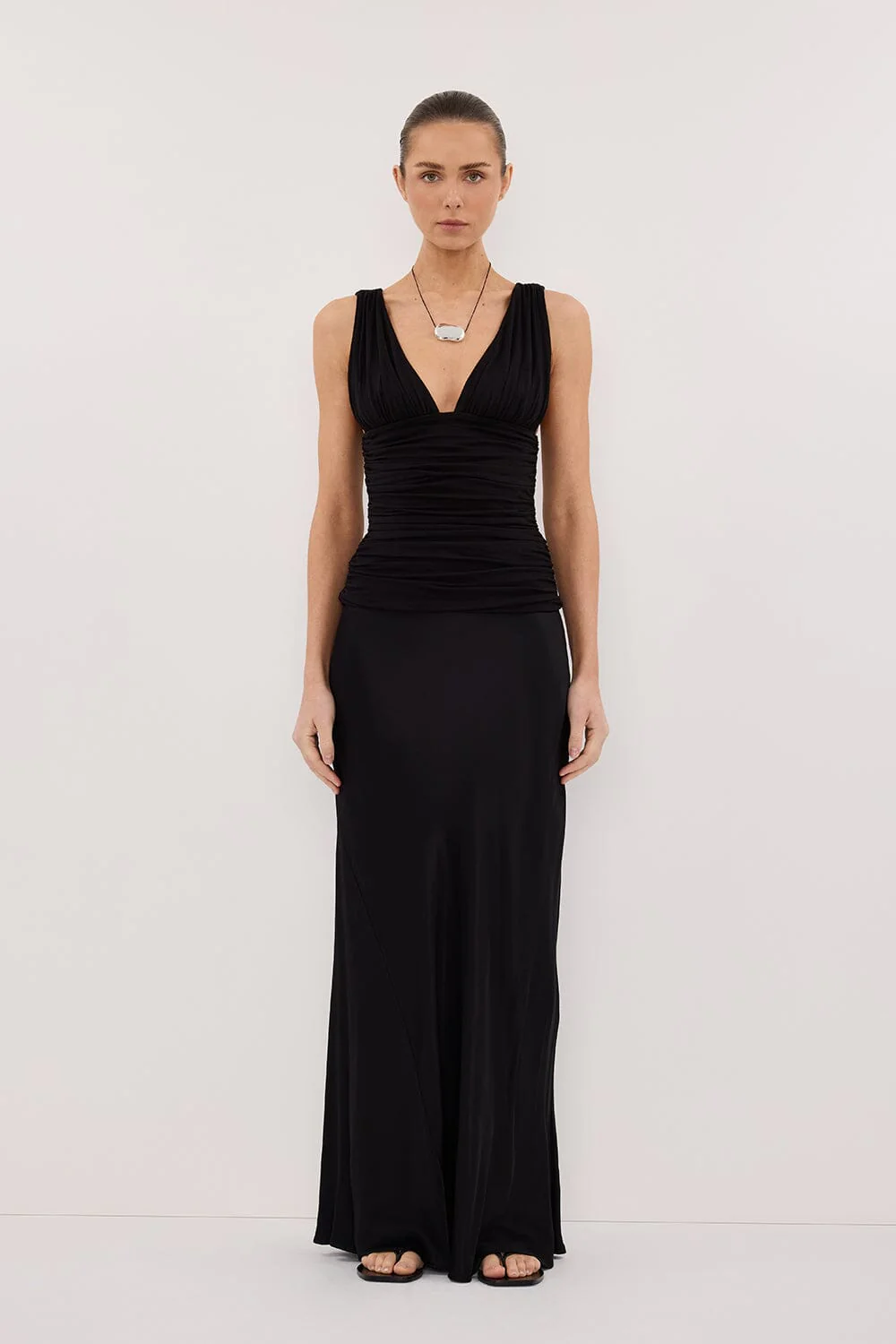 MAGNOLIA BLACK SLEEVELESS RUCHED TOP