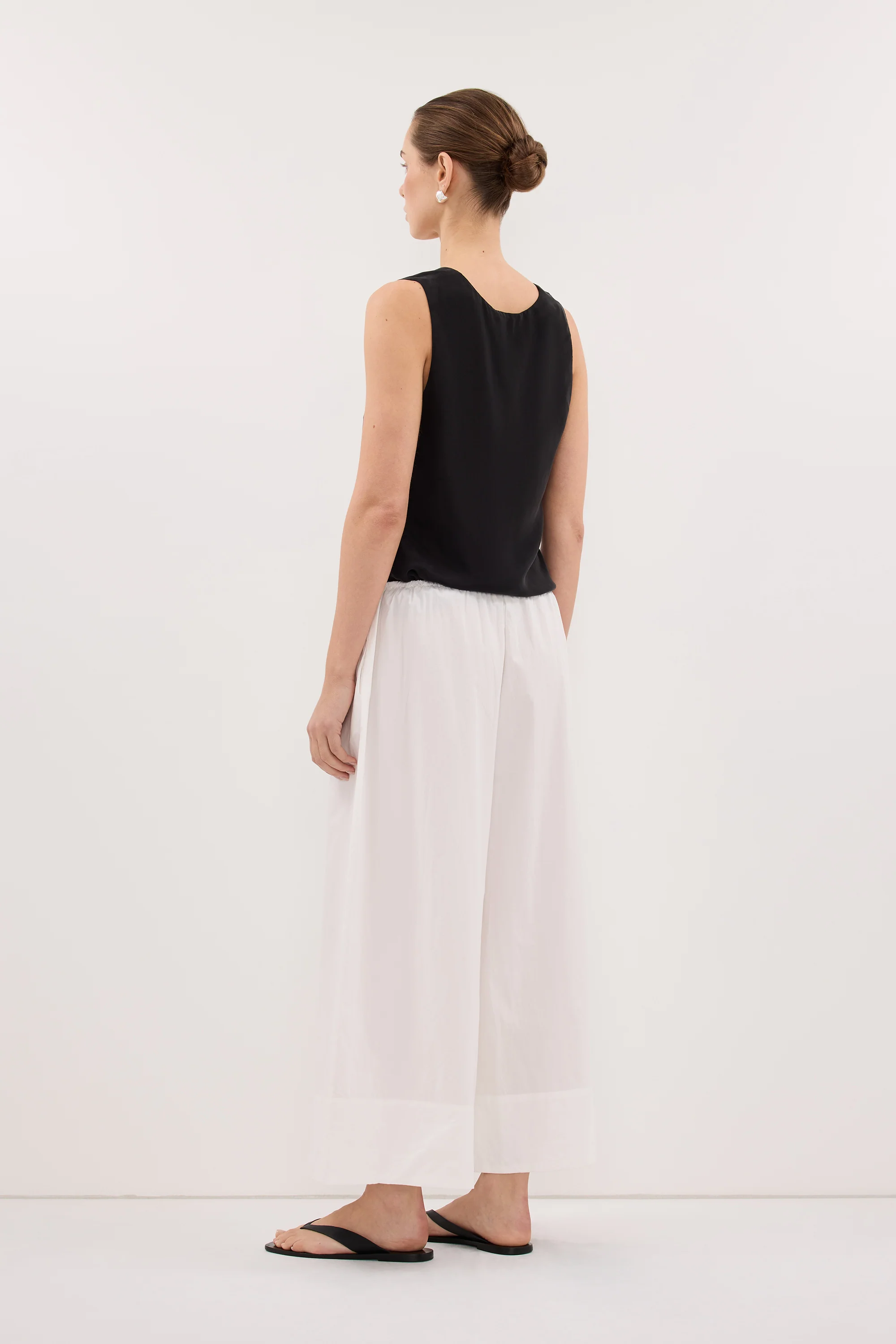 OLIVRA WHITE COTTON CROPPED PANT - Image 4