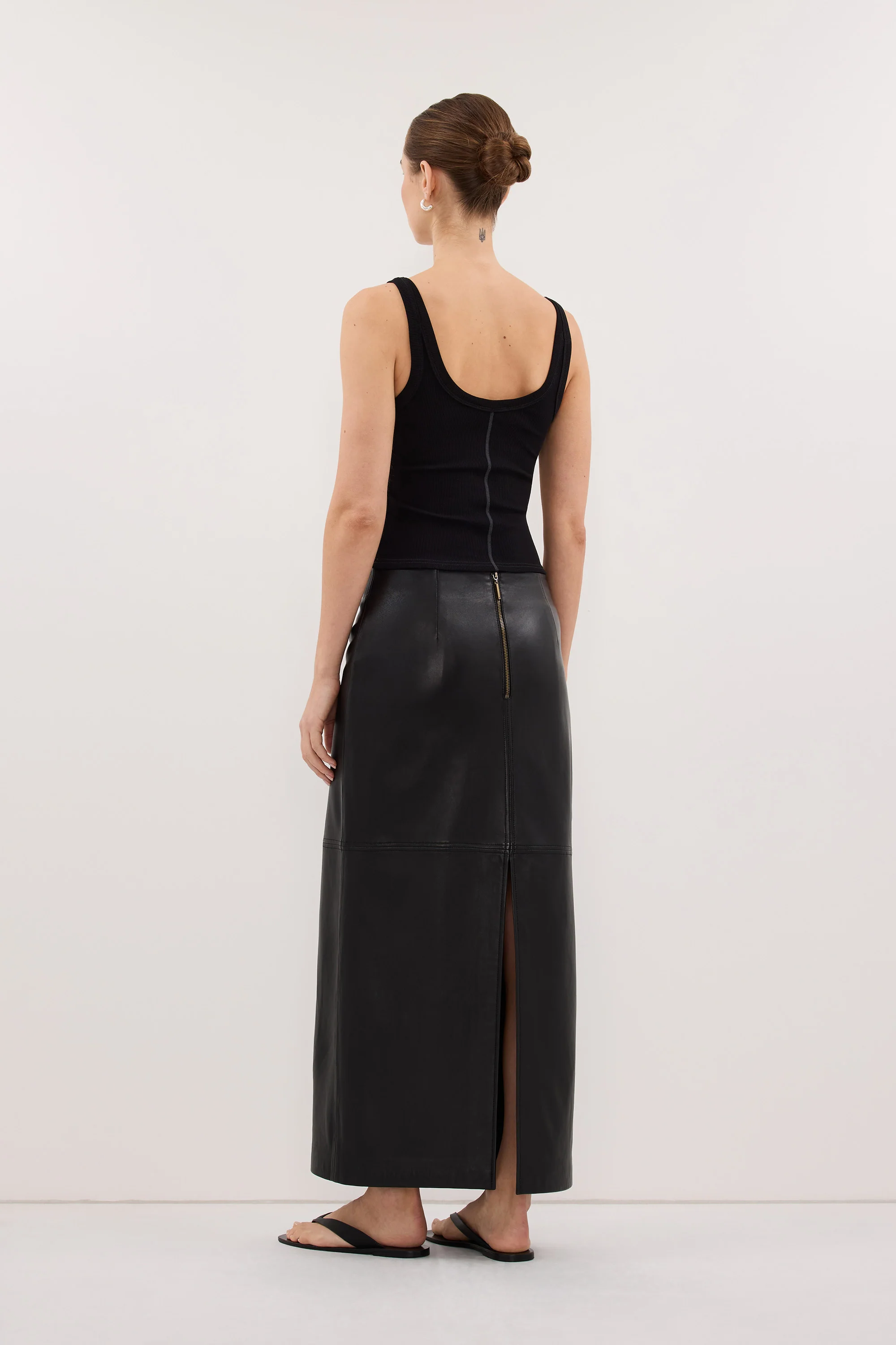 PHOEBE BLACK SCOOP NECK TANK TOP - Image 4