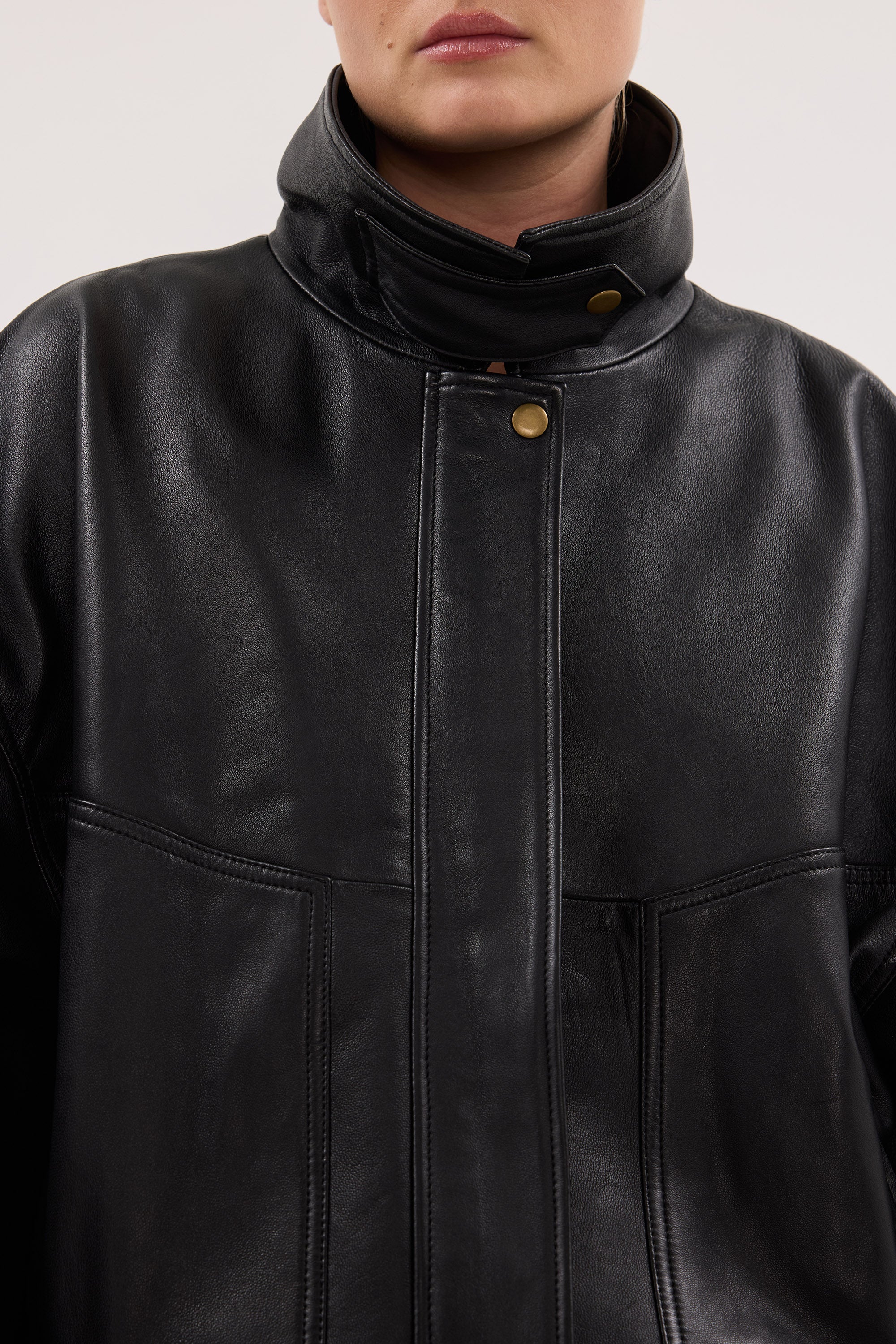 SERIN BLACK LEATHER BOMBER JACKET - Image 5
