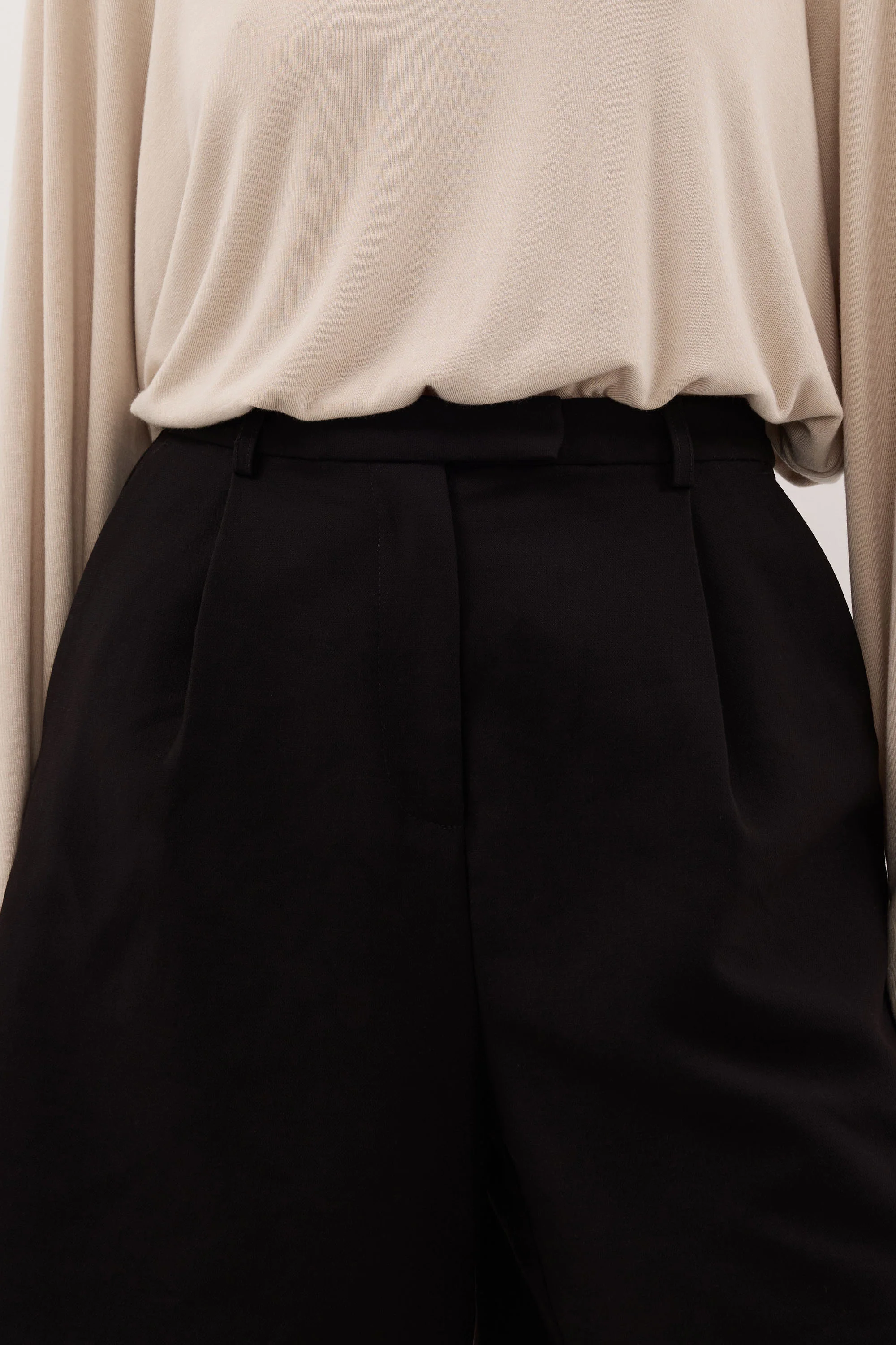 SOLENE BLACK BERMUDA SHORT - Image 5