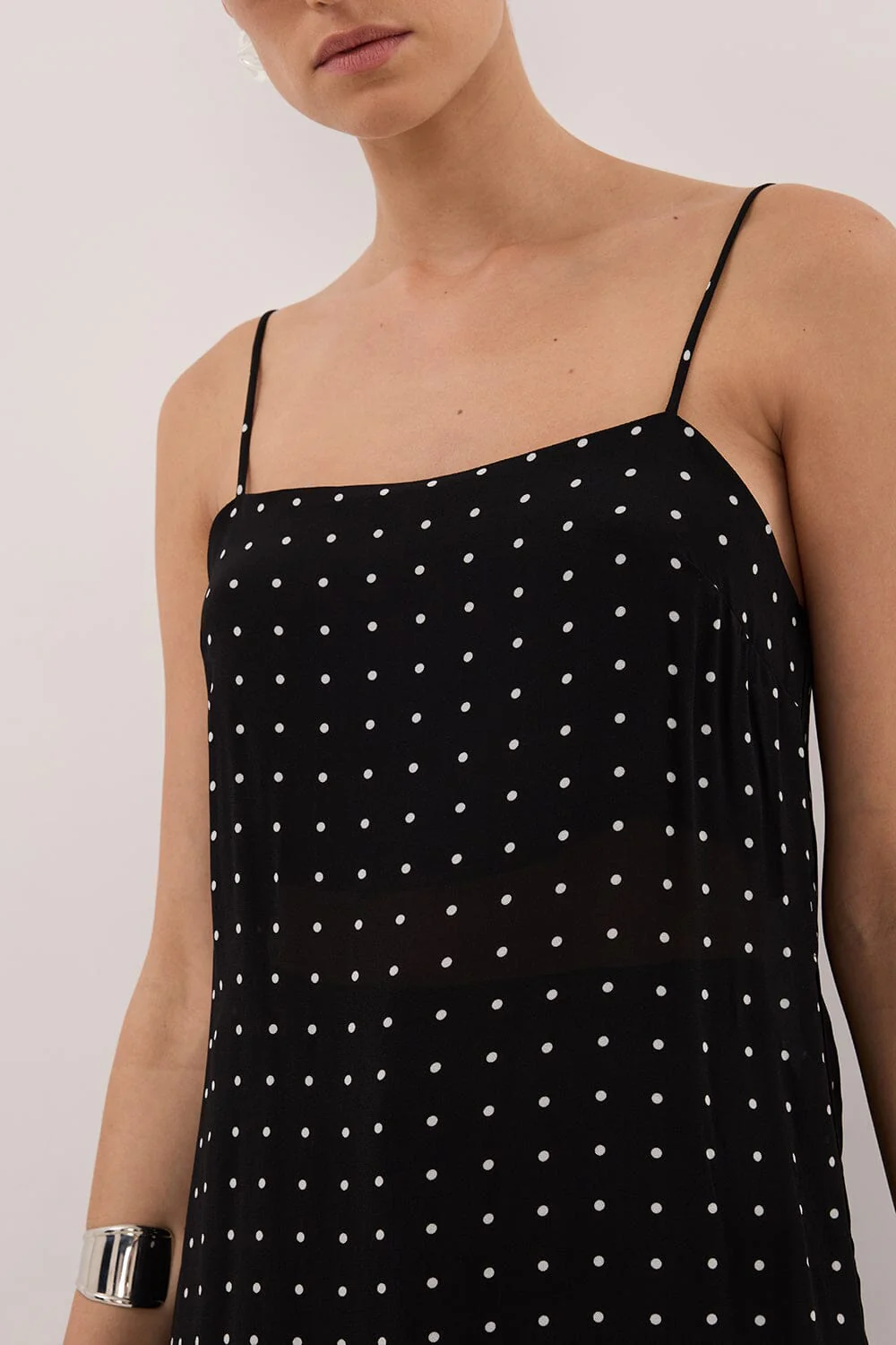 VANESSA BLACK SLEEVELESS SPOT CAMI TOP - Image 4