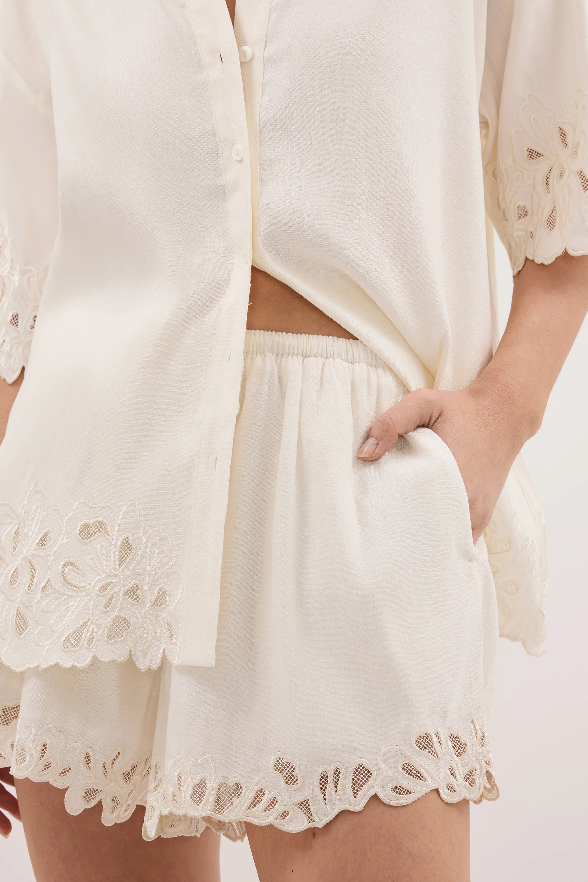 ZARIA OFF WHITE SHORT - Image 6