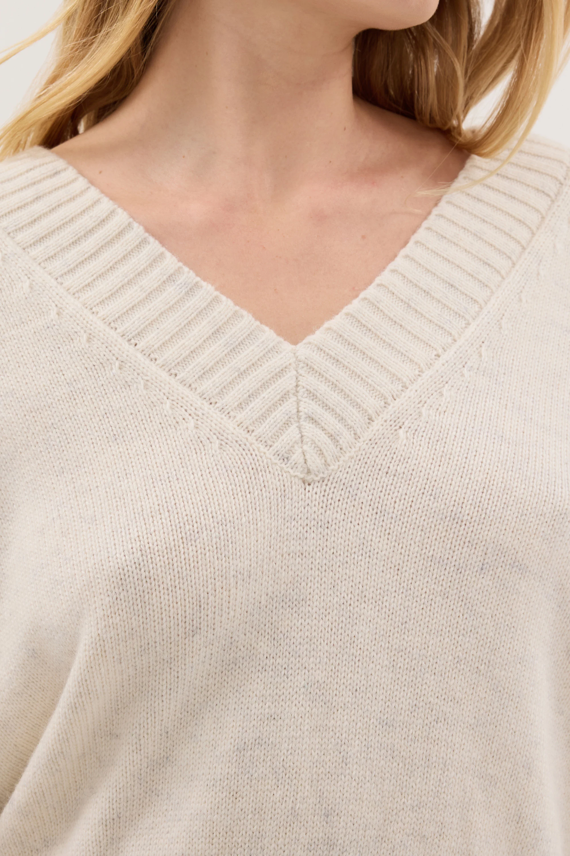 ZELLA IVORY V NECK KNIT JUMPER - Image 4